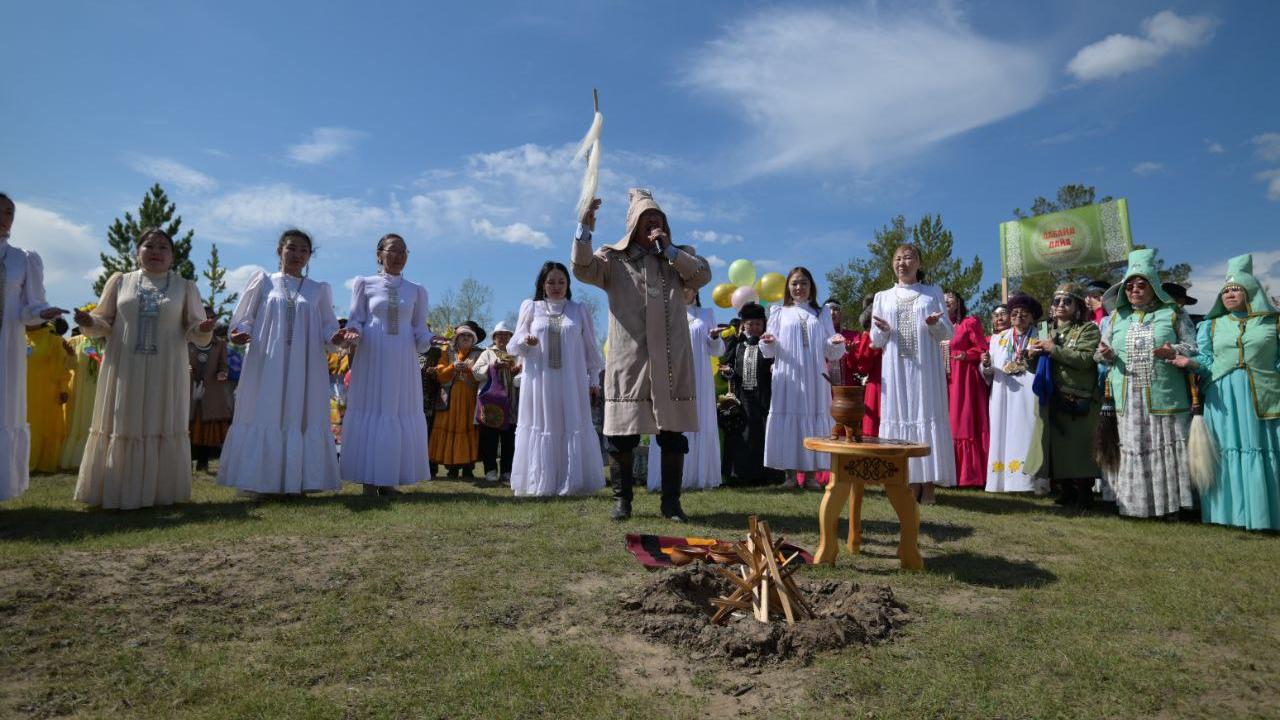 Традиционный праздник «Ньургуһун Ыһыаҕа»: встреча лета и чествование Победы!